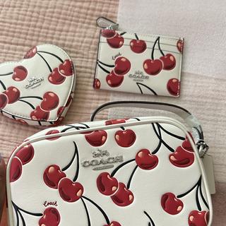 COACH コーチ 赤エナメル オプアート ミニトートバッグ 42966 B4/Cherry 公式】COACH – コーチ | カーゴ トート バッグ 20・チェリー プリント