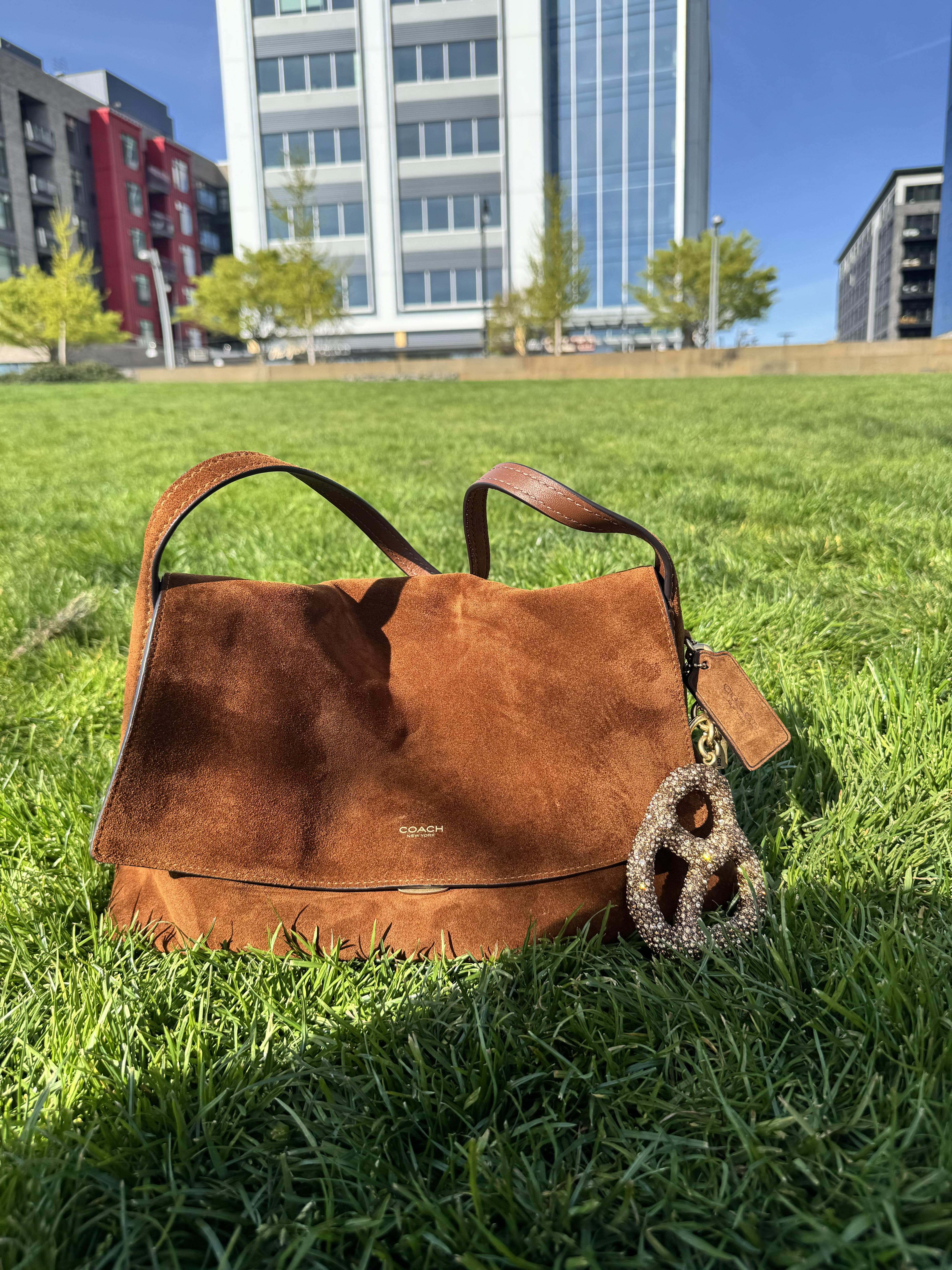 COACH チェルシー ヌバッグ レザー 10139 ハンドバッグ COACH Chelsea Large Leather Slim Shoulder Bag 36 - Macy's