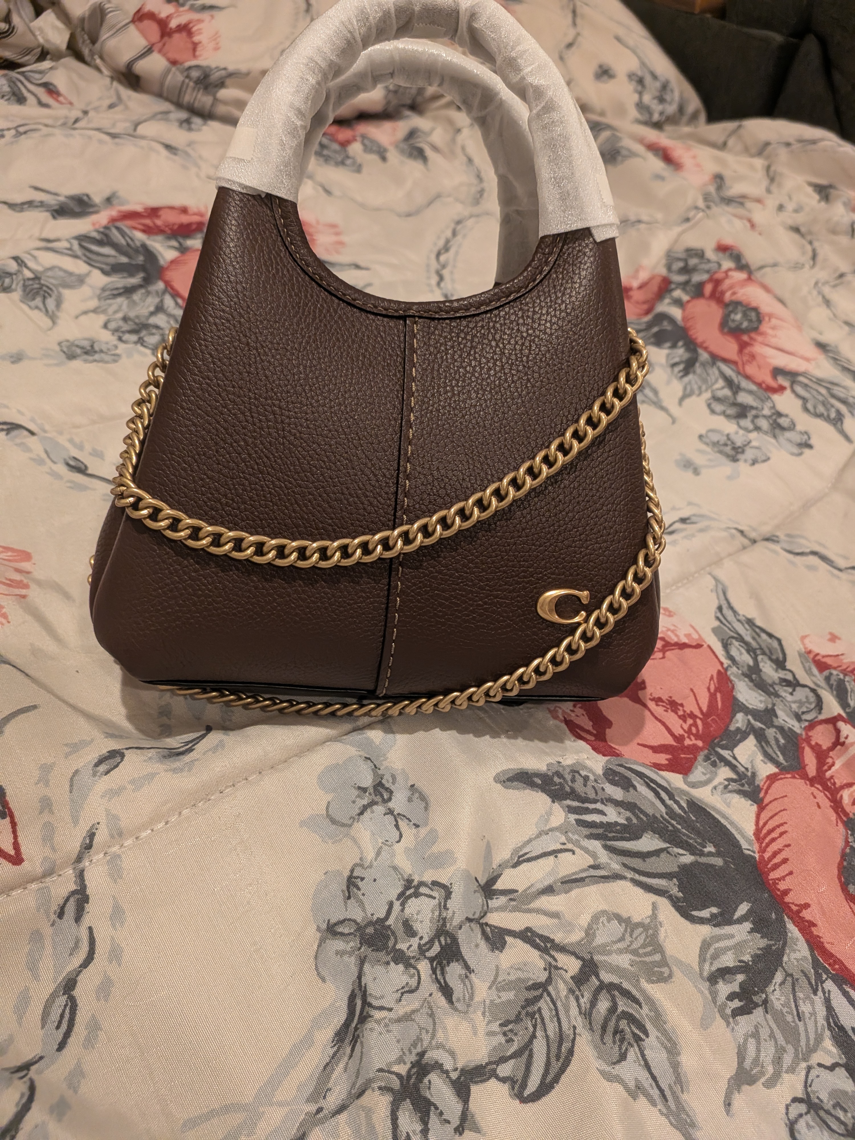希少モデル COACH コーチ ラーク19 ハンドバッグ 2way シグネチャー Lana Shoulder Bag 19 | Bags | Coach | COACH®