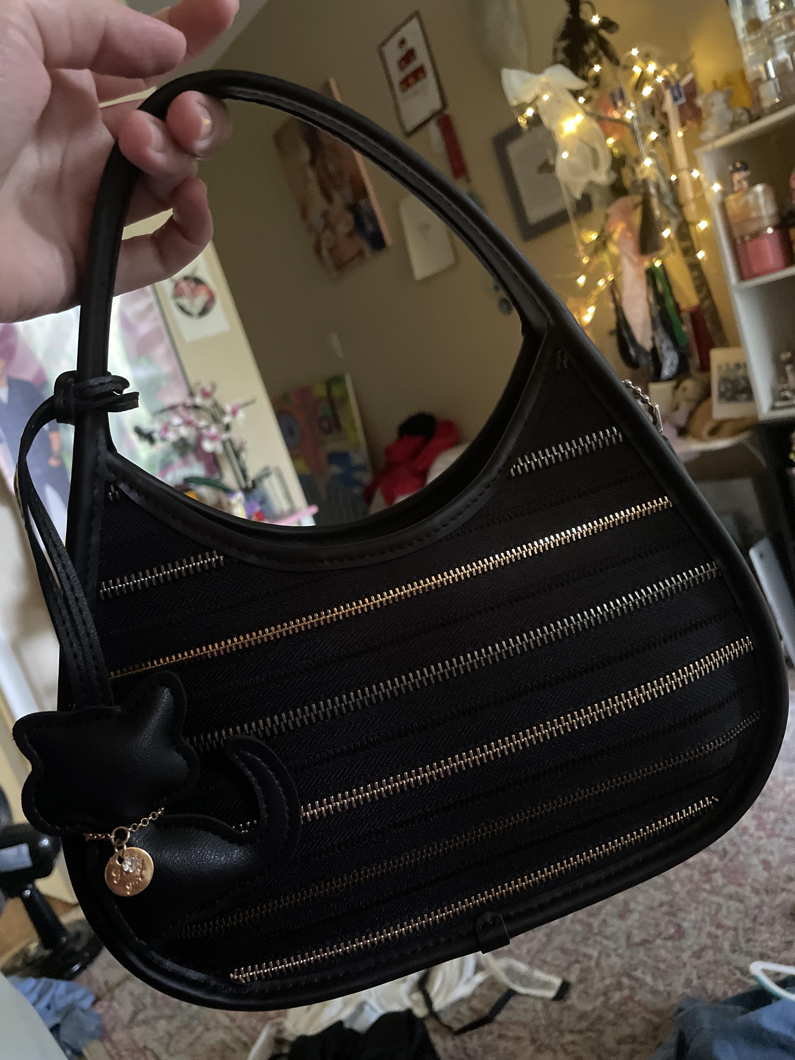 Ergo Bag With Upcrafted Zippers | Coachtopia ™