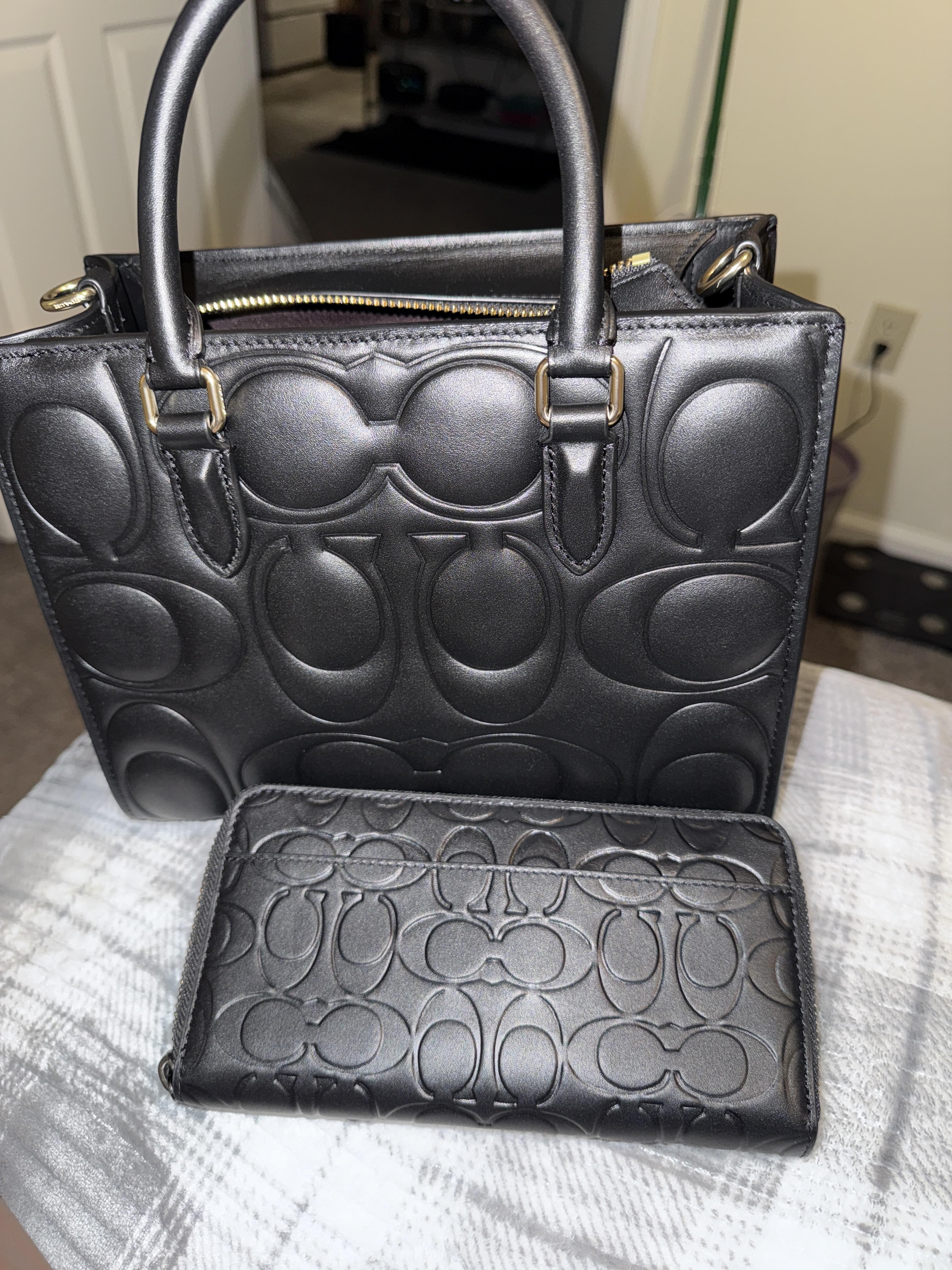 Accordion Wallet In Signature Leather | Wallets | Coach | COACH®