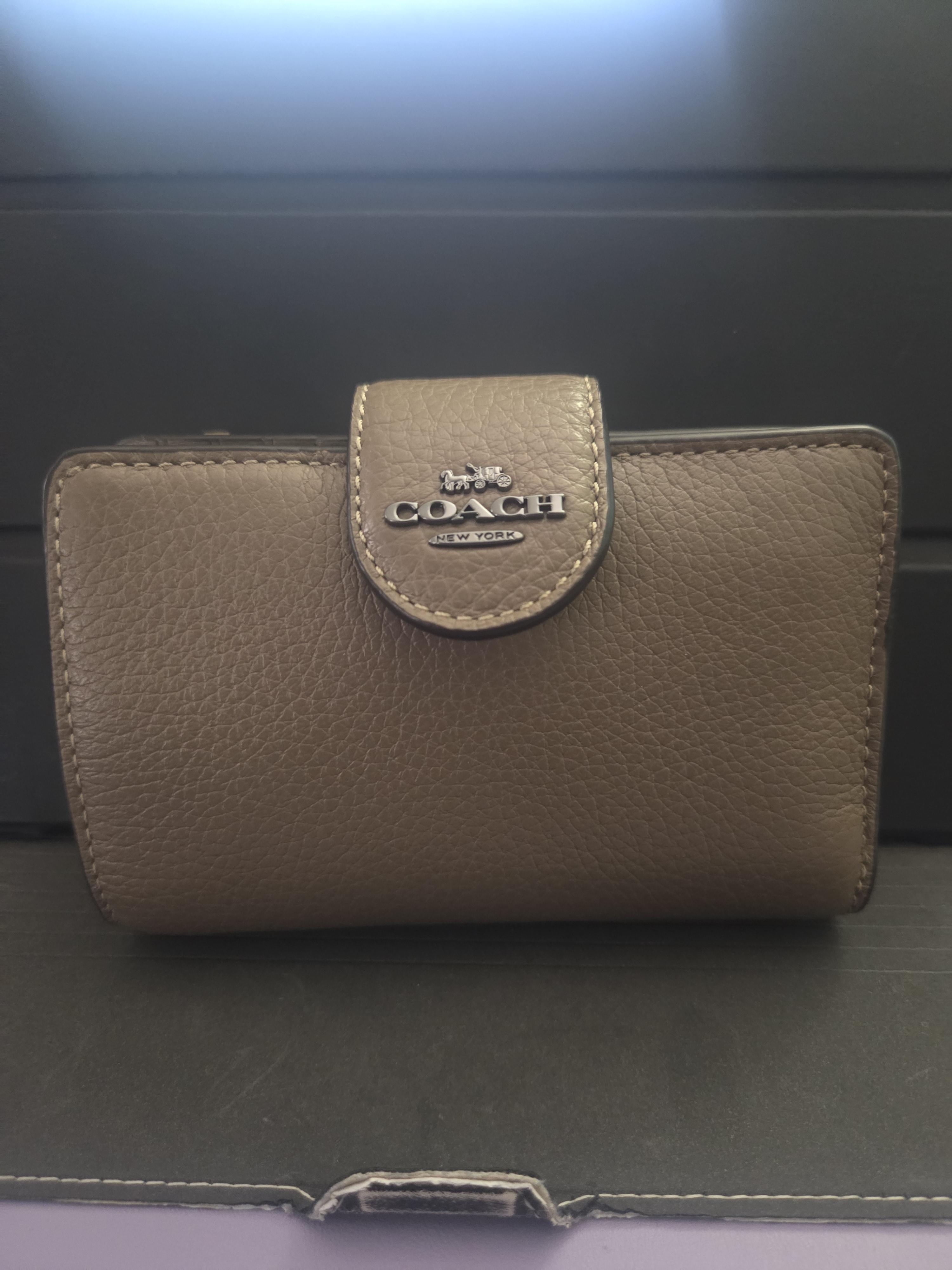 Medium Corner Zip Wallet In Signature Jacquard With Floral