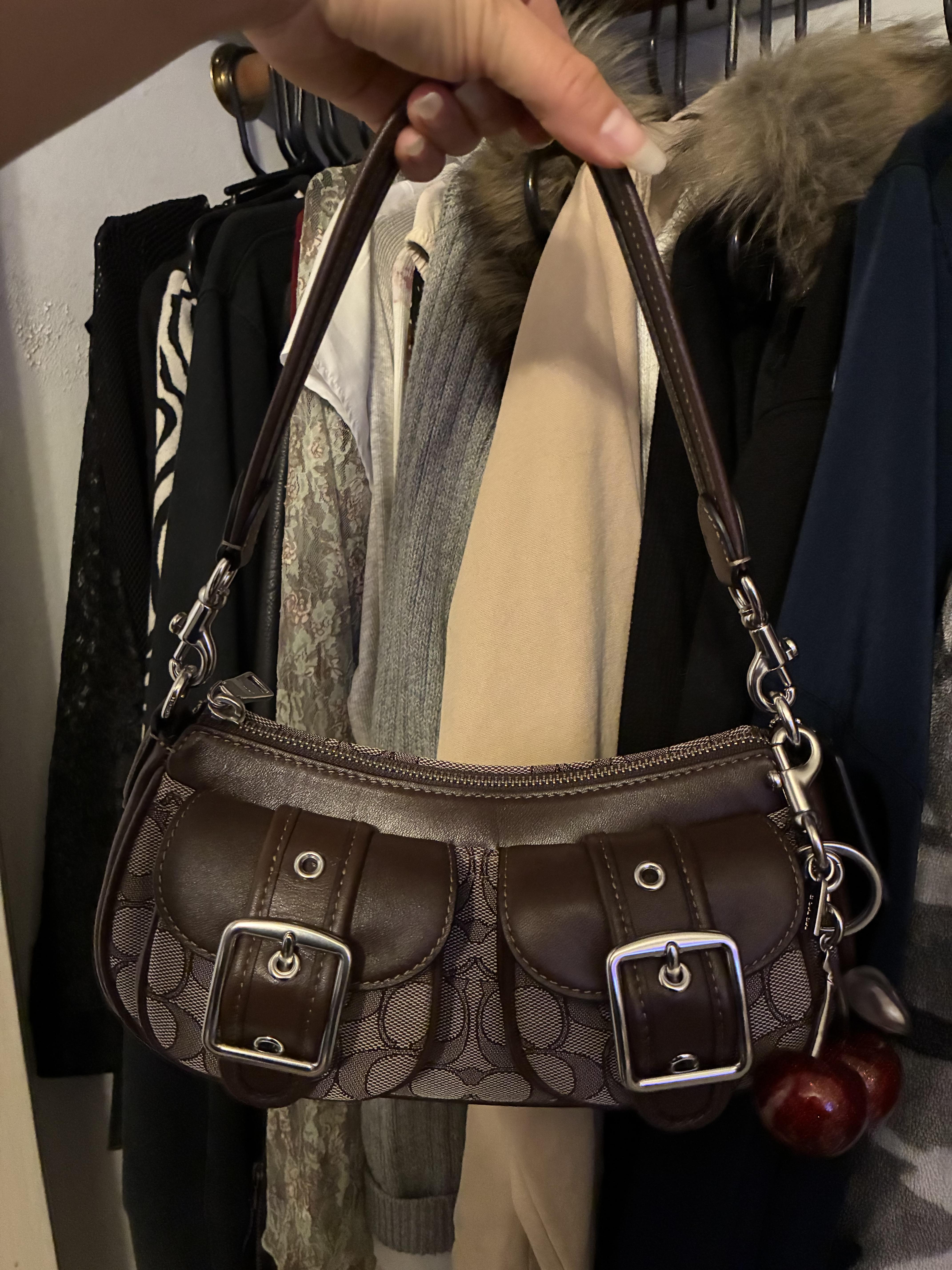 [コーチ]  モコモコトートバッグ ashton baguette ショルダーバッグ shirley サドルバッグ COACH Ashton Baguette In Signature Canvas charcoal CY658 Crossbody