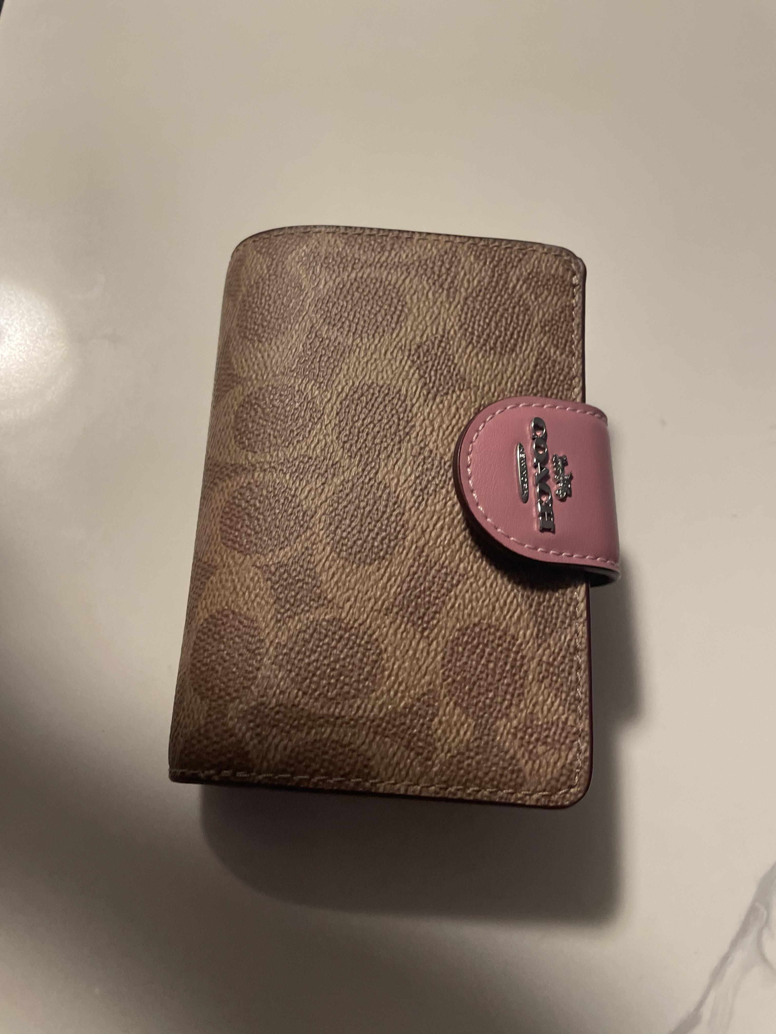 Medium Corner Zip Wallet In Signature Canvas | COACH®