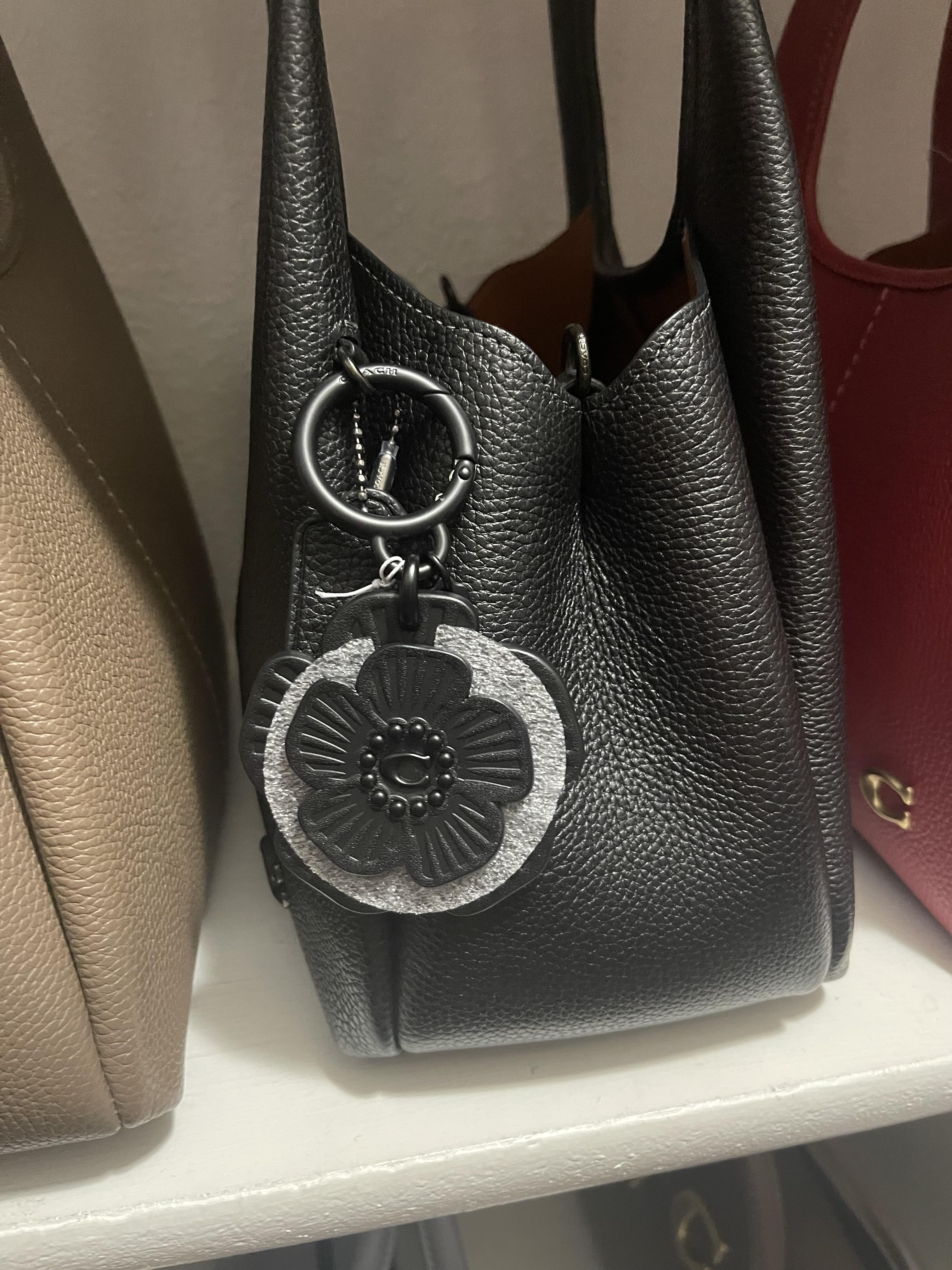 コーチ COACH ティーローズ バッグチャーム BORWN ブラウン 公式】COACH – コーチ | ティー ローズ バッグ チャーム カラー