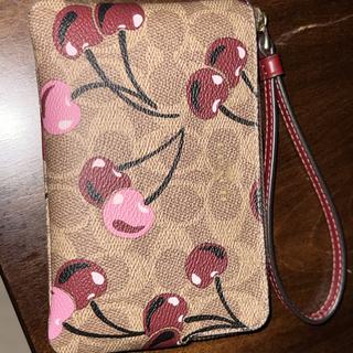 Corner Zip Wristlet In Signature Canvas With Heart Floral Print