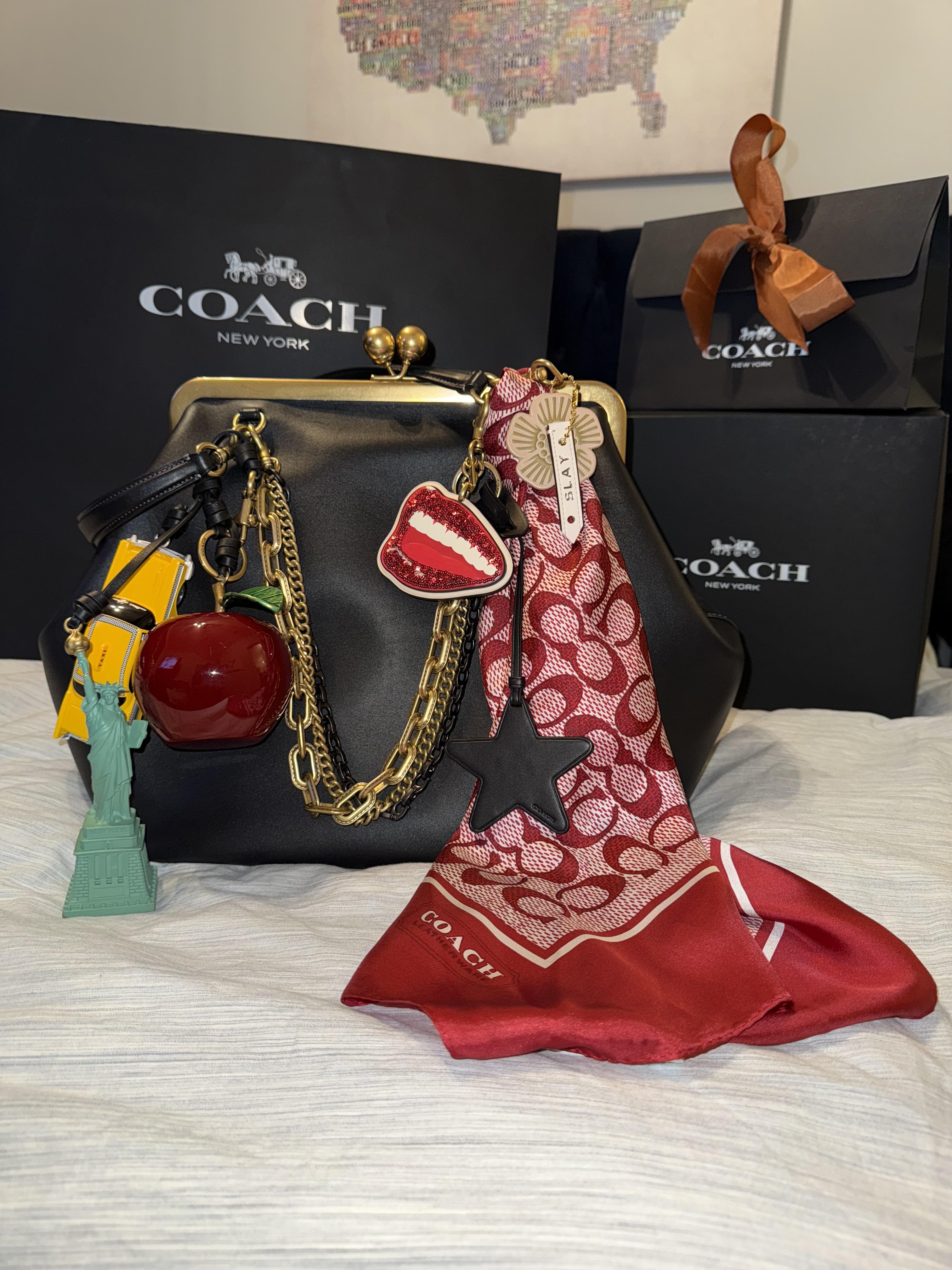 【COACH】Large New York Cluster バッグチャーム ★日本未入荷 COACH® | Large New York Cluster Bag Charm