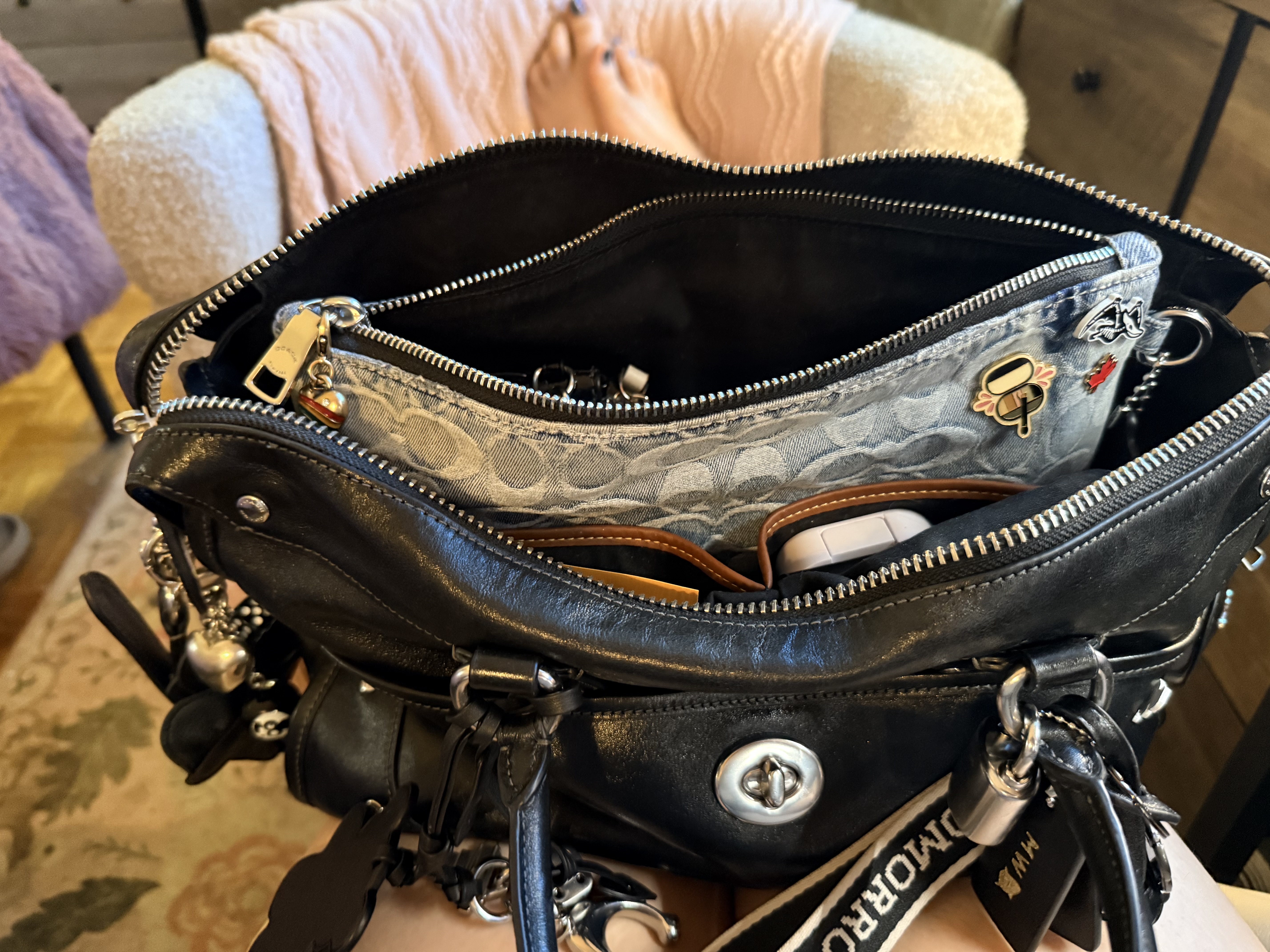 Pouch In Signature Canvas | | Coach | COACH®