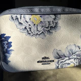 Jes Crossbody In Signature Canvas With Heart Petal Print | COACH®
