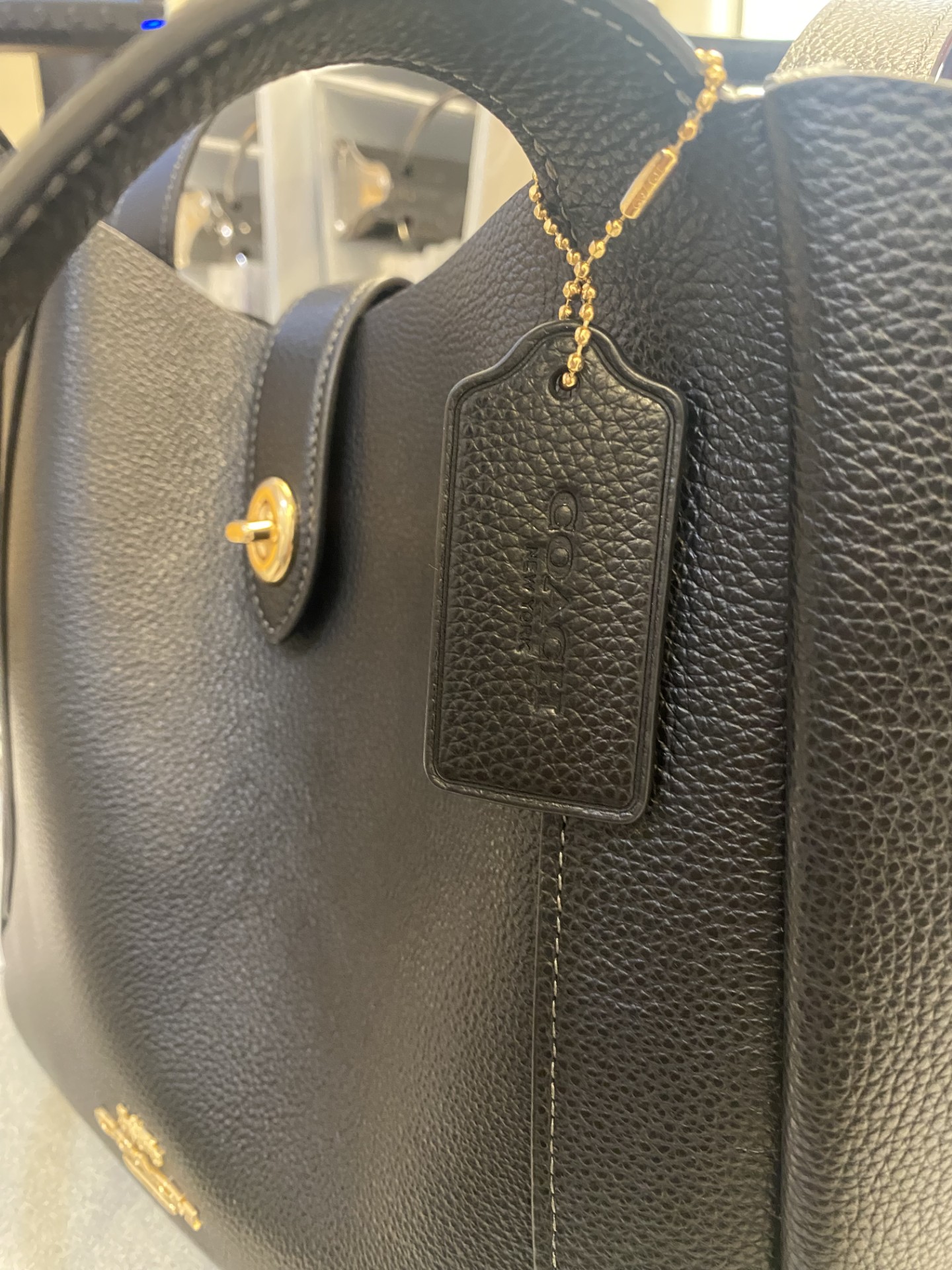 バッグ COACH Y2K Signature Turnlock Tote Bag Hadley Turnlock Tote Bag With Signature Canvas | Bags | Coach | COACH®