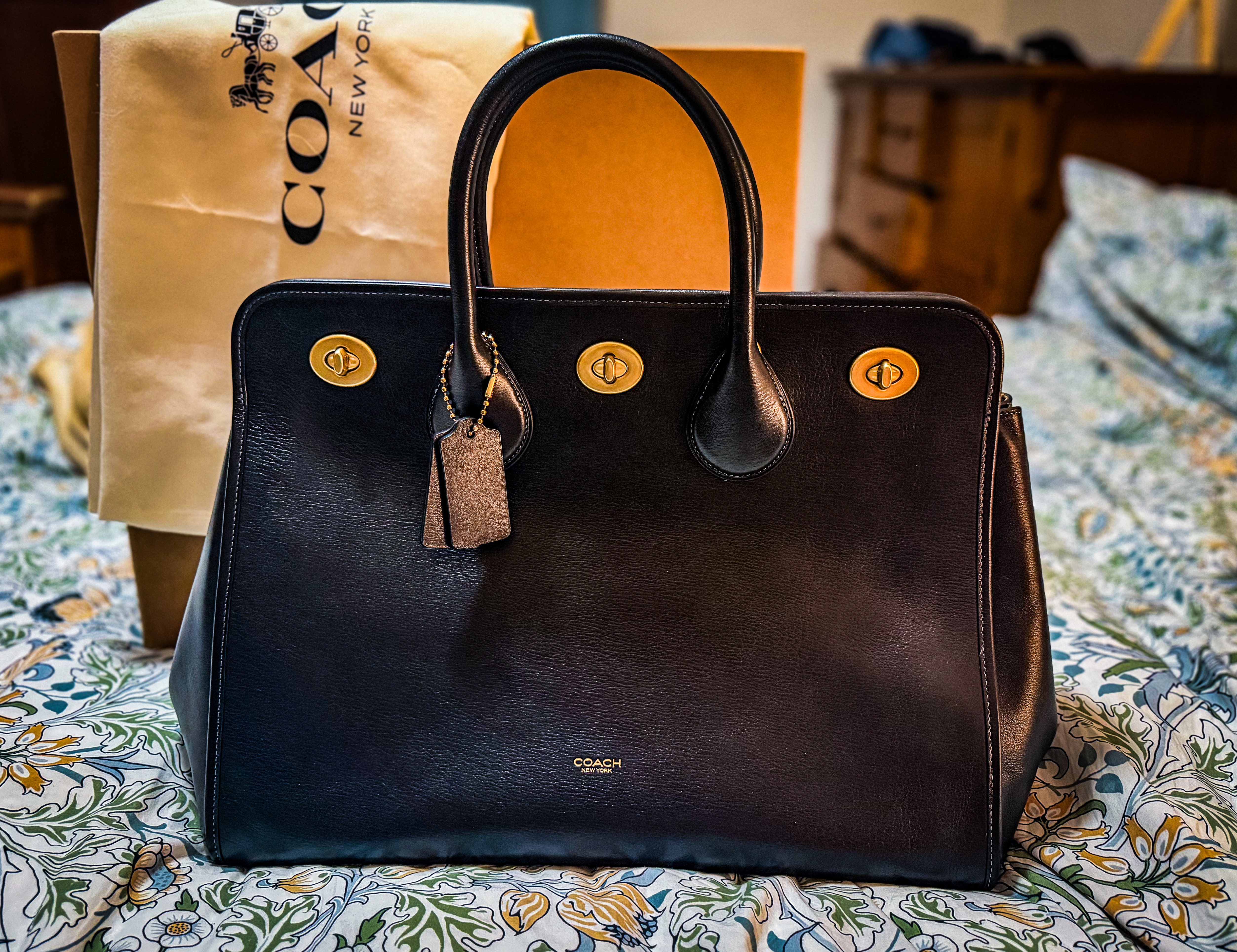 Buy Now Turnlock Tote Bag 40 | Bags | Coach