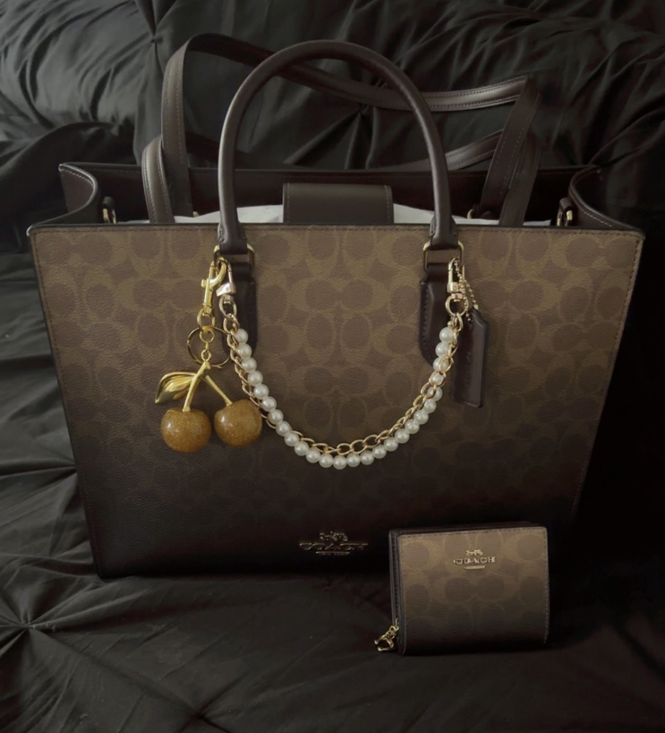 Maggie Tote Bag In Signature Leather | Bags | Coach | COACH®