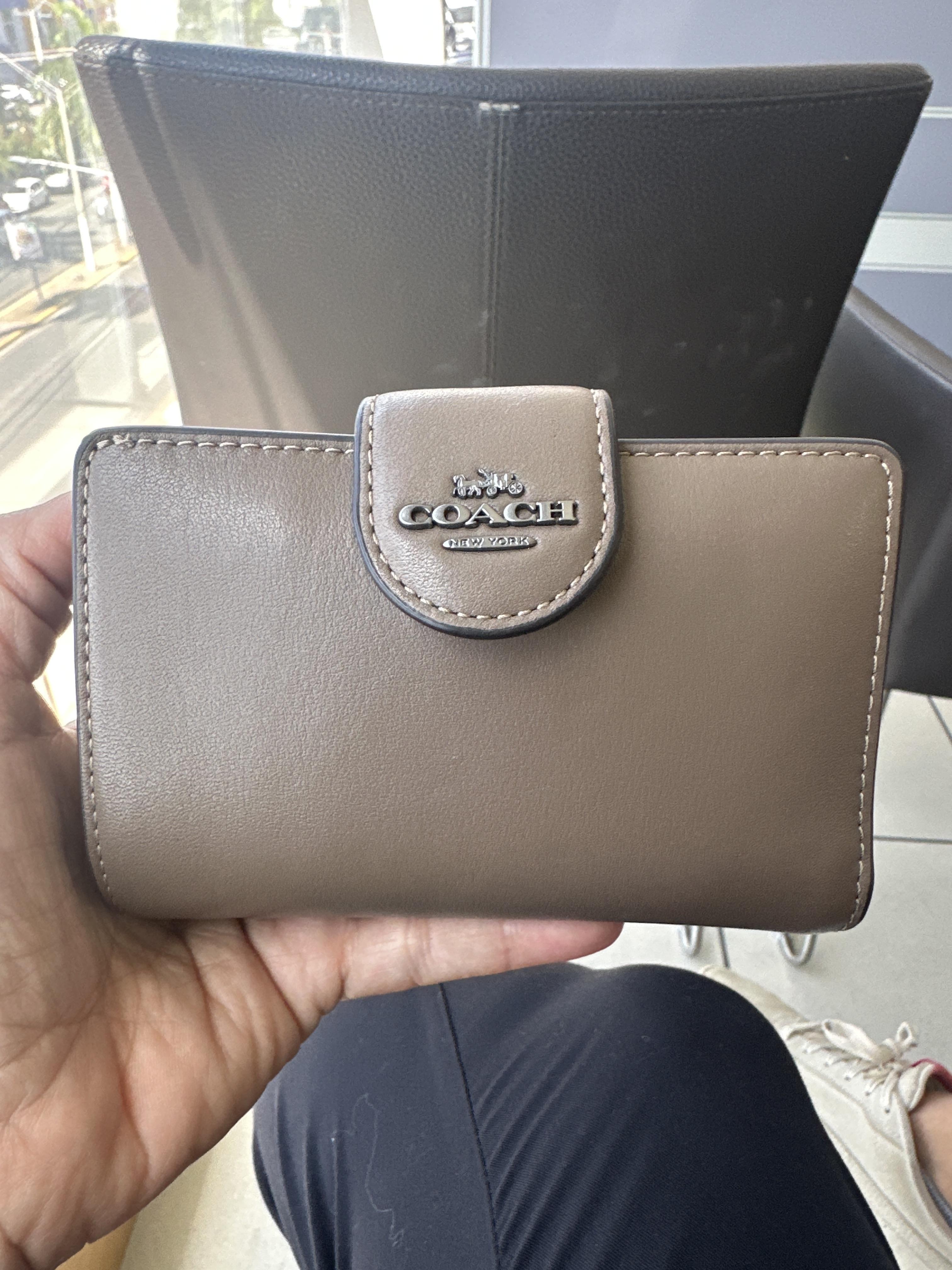 日本未入荷 Coach Medium Corner Zip Wallet 財布 フルーツ柄 Coach Medium Corner Zip Wallet With Floral Print | Brixton Baker