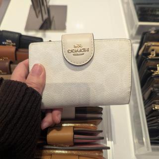 Medium Corner Zip Wallet In Signature Canvas | COACH®