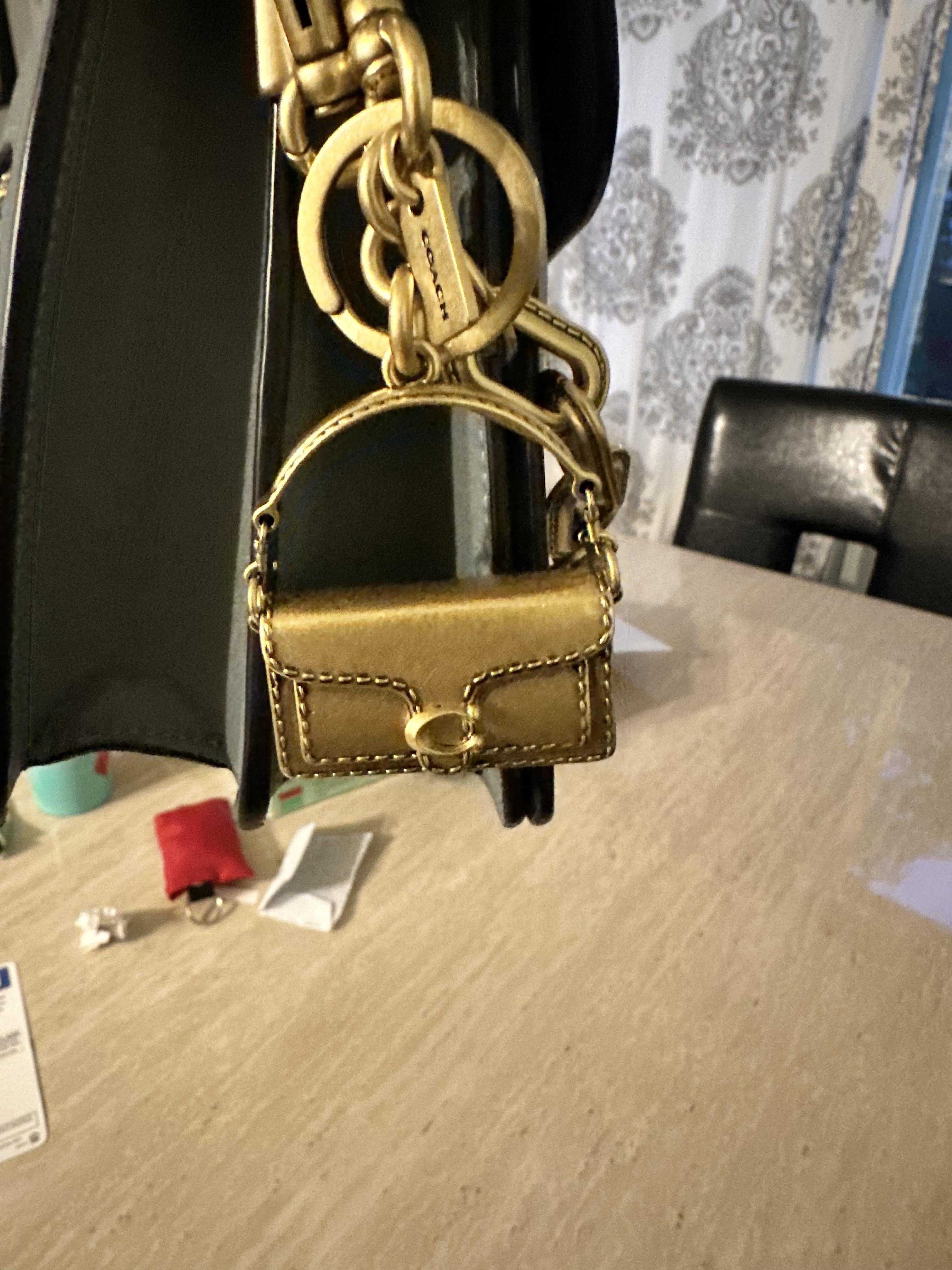 coach TABBY FACTORY限定チャーム 公式】COACH – コーチのアイコンバッグ “Tabby (タビー)” を