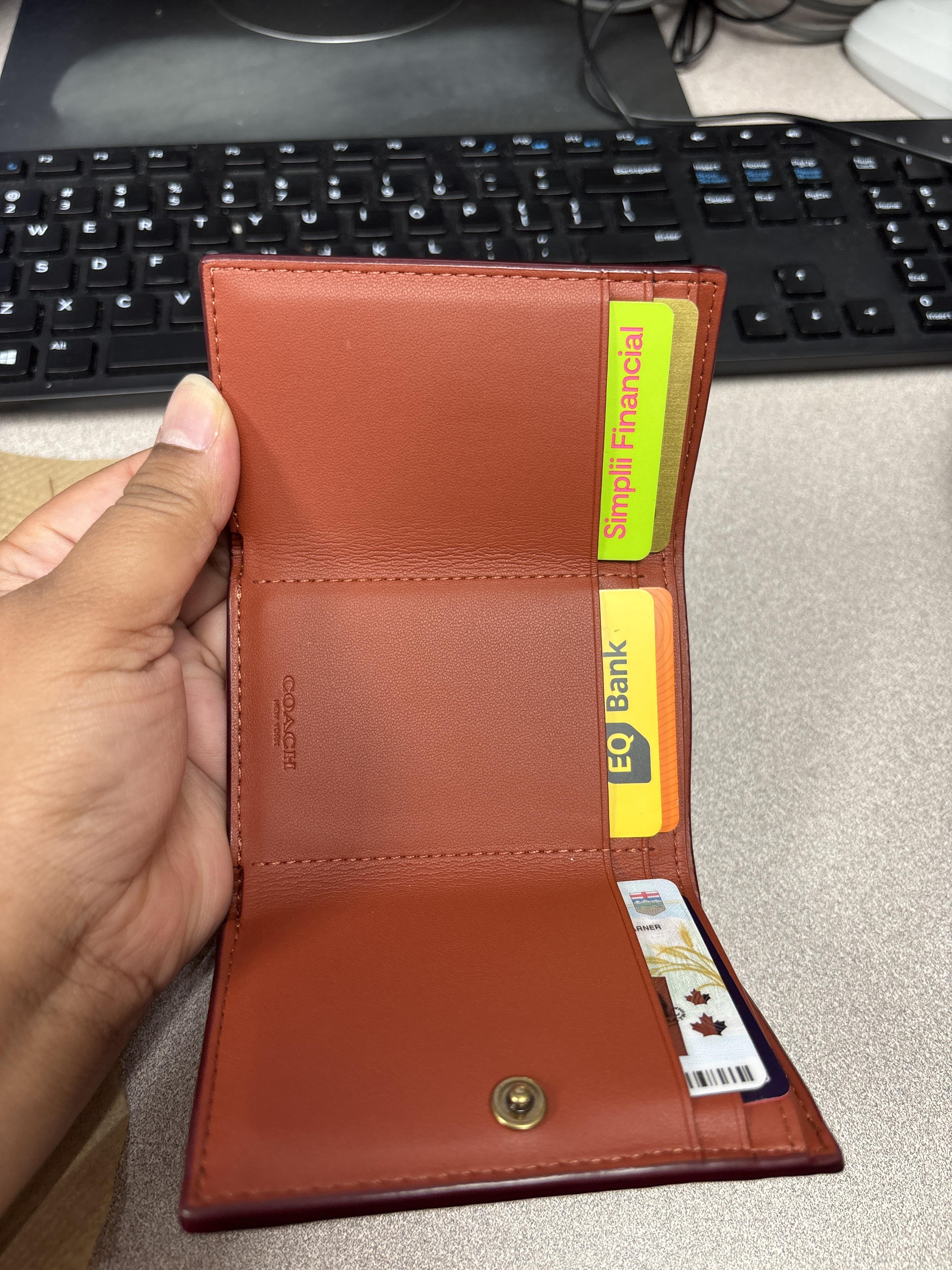 coach スモール ウォレット Essential Mini Trifold Wallet In Signature Canvas | Wallets