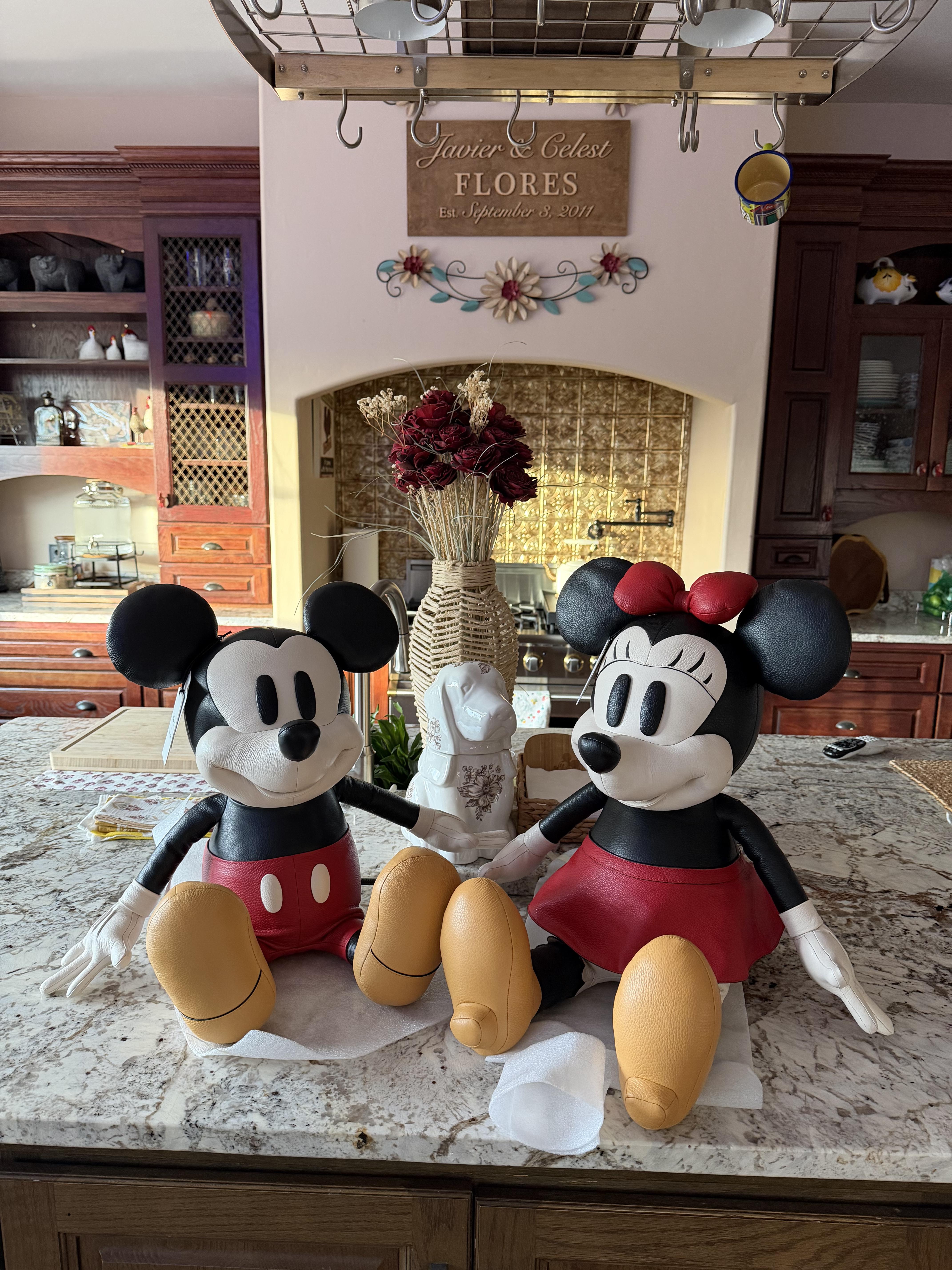 Disney x Coach コレクター向けぬいぐるみ Disney X Coach Mickey Mouse Medium Collectible | Accessories