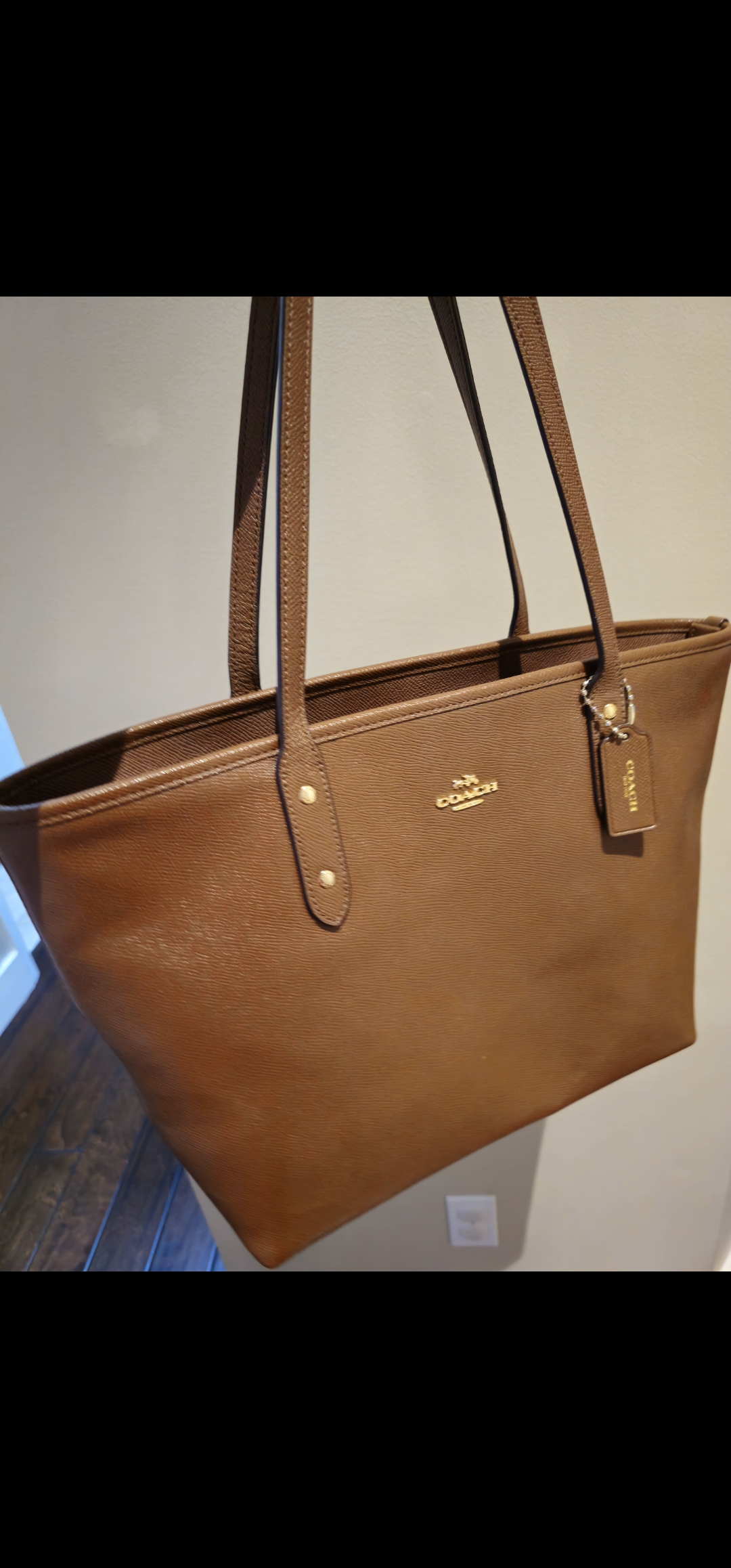 Medium City Tote Bag In Signature Canvas | COACH®