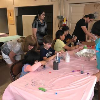 Making sand art in bottles