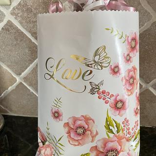 It holds so much!!!!  And it&rsquo;s tall enough to hold wrapped chocolate covered pretzels as well!!