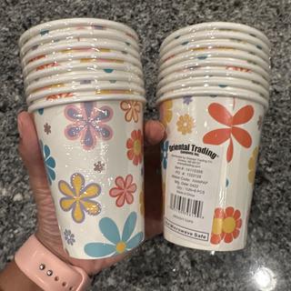 Groovy cups