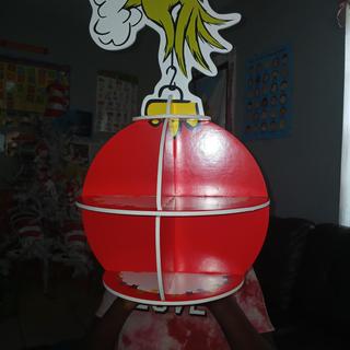 Mr.grinch dessert holder