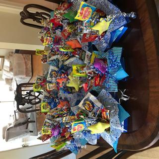 Plush stars to decorate candy arrangement
