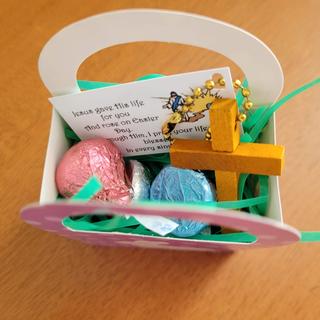 Key chain cross in mini Easter basket