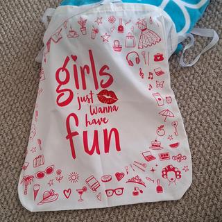 Fits my BIG beach towel!