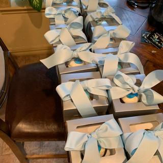 Silver cupcake boxes with ribbons