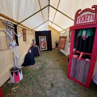 Freakshow entrance