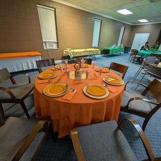 Table topper to the left