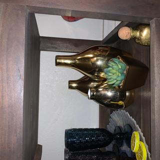 3 gold vases