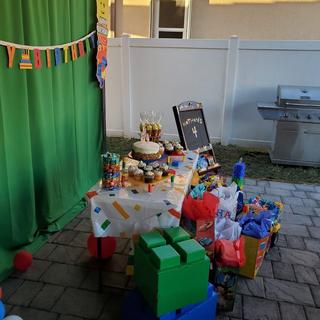 Big and sturdy prop for Lego party