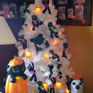 Black Cat Halloween Tree