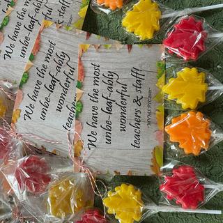 Homemade gift tag tied to a baggie with the leaf shaped lollipop in it