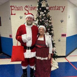 SANTA VISITS SHIVE ELEMENTARY