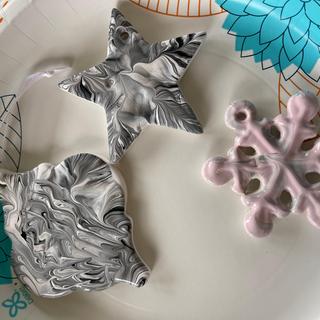 Two Pretty Examples of Marbleizing Ceramic Ornaments