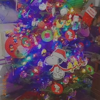 PEANUTS TREE