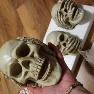 Holding for scale