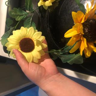 The flowers are the top ones, I added the bottom..