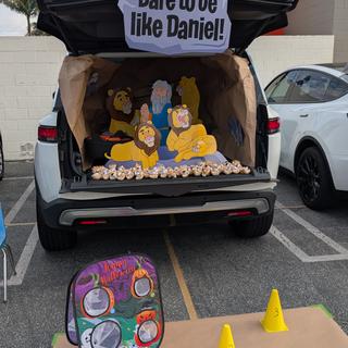 Daniel and the Lions Den