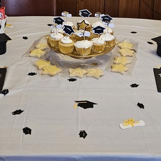 Congrats Grad Paper Plate & Napkins and Tablecloth