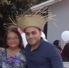 Straw hat for Jibaro party