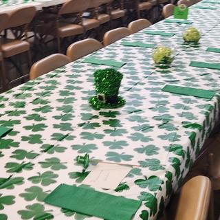 shamrock table with green napkins
