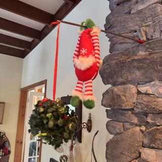 Emergency gnome landing on the Mistletoe.