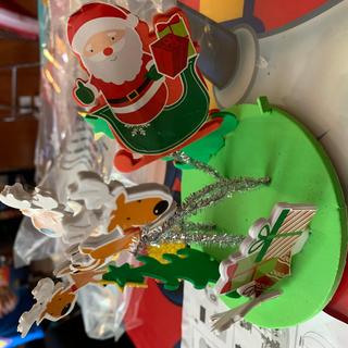 Clearly pipe cleaner is not heavy enough to support santa