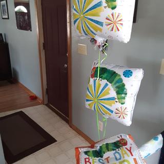 1 balloon arrived with hole