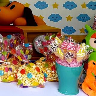 Ice cream cone shaped lollipops