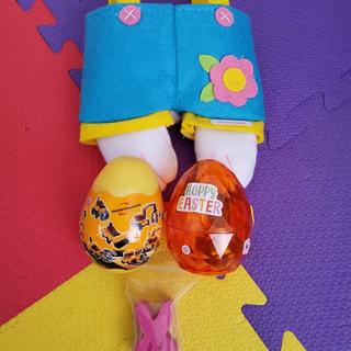 Big enough to put a bunny crayon in it!